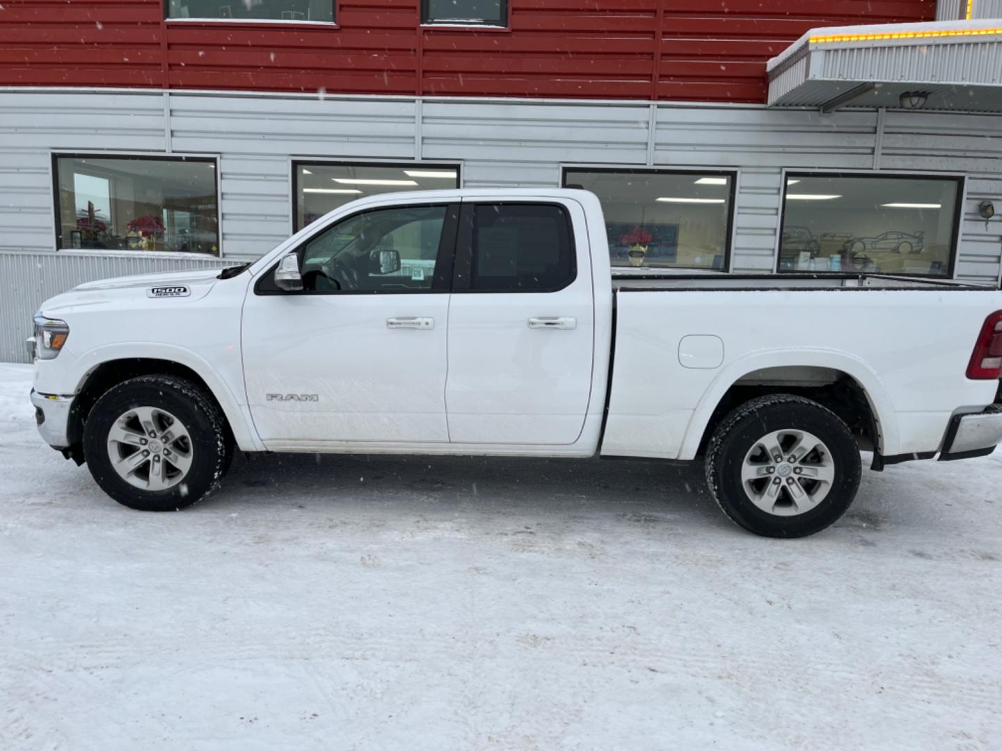 2020 WHITE /black leather RAM 1500 LARAMIE (1C6SRFDT5LN) with an 5.7L engine, Automatic transmission, located at 1960 Industrial Drive, Wasilla, 99654, (907) 274-2277, 61.573475, -149.400146 - Photo#1